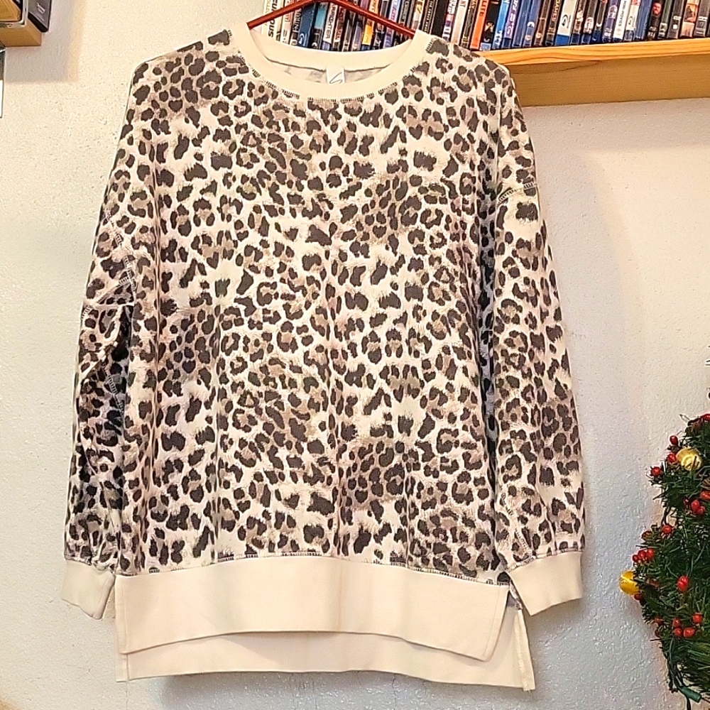 Cheetah grayish print long sleeve